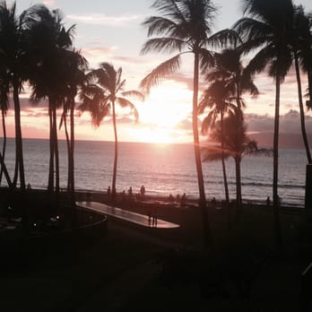 Papakea Resort - Just before sunset. - Resorts Near Me - Lahaina, Hawaii Papakea Resort - Just before sunset. - Resorts Near Me - Lahaina, Hawaii