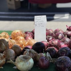 Sweet Maui onions