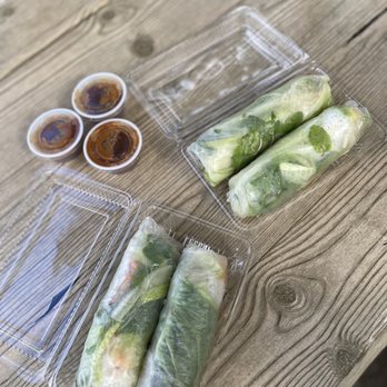 Pho Vientiane Truck - Tofu summer roll and avocado summer roll with dipping sauce - Food Trucks Near Me - Hauula, Hawaii