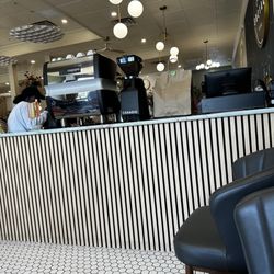 Waiting area/bar