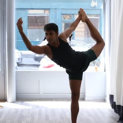 Yoga in Paris - Chacun de nos professeurs possède sa propre méthode d'enseignement. Afin de trouver le style de yoga qui vous correspond le mieu