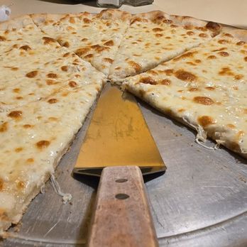 Fratello's Pizzeria - White pizza - Salad Near Me - Trenton, Florida Fratello's Pizzeria - White pizza - Salad Near Me - Trenton, Florida