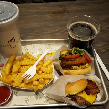 Shake Shack Christiana - Burgers Near Me - New Castle, Delaware