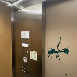 DICK'S Sporting Goods - ICE hydraulic elevator