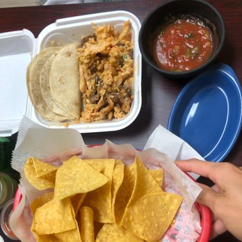 Taqueria La Chela - chips and salsa and arroz con pollo - Mexican Near Me - Indianapolis, Indiana Taqueria La Chela - chips and salsa and arroz con pollo - Mexican Near Me - Indianapolis, Indiana