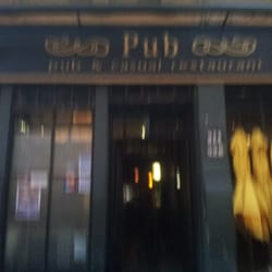 The Pub - Un foto desde las mesitas de afuera cagabdome de frio esperandoblas berras
