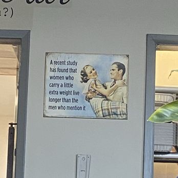 Pete's Breakfast House - Messages on the walls - Breakfast & Brunch Near Me - Ventura, California