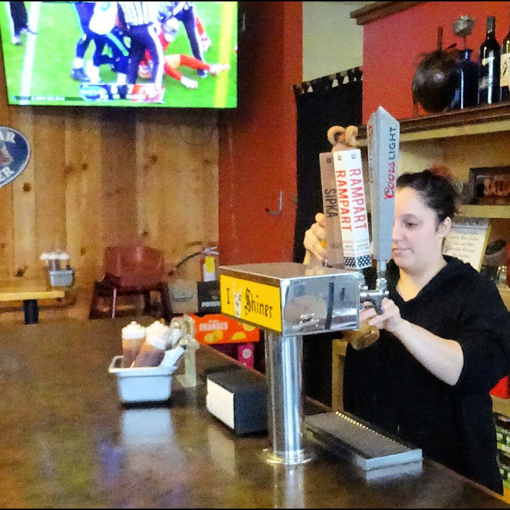Hog Wild Bar-B-Que - Stephanie pours a 16-oz Shiner Bock beer from the tap. This amazing dark lager beer is brewed in Shiner, Texas. - Barbeque Near Me - Placerville, California Hog Wild Bar-B-Que - Stephanie pours a 16-oz Shiner Bock beer from the tap. This amazing dark lager beer is brewed in Shiner, Texas. - Barbeque Near Me - Placerville, California