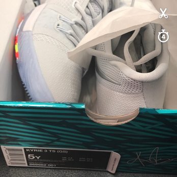 kids foot locker kyrie 5