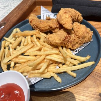 Waldorf Astoria Las Vegas - Chicken strips at pool - Hotels Near Me - Las Vegas, Nevada Waldorf Astoria Las Vegas - Chicken strips at pool - Hotels Near Me - Las Vegas, Nevada