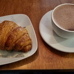 Boulangerie Central - Croissant natural y chocolate