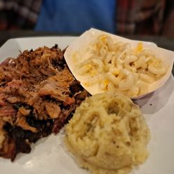 MacDaddy's Family Kitchen - Pulled pork plate with mac and cheese and mashed potatoes