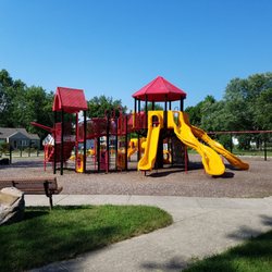 Grandview Harmon Park - Large playground equipment