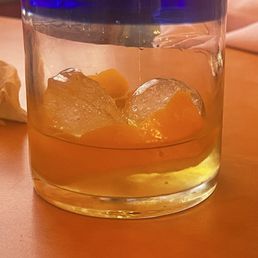 Lousy mediocre old fashion. That's how it was served!  Cheap whiskey. No black cherries, just a straight shot.