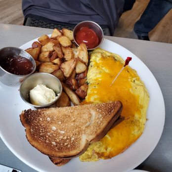 SweetDiner - Omelet with potatoes - Diners Near Me - Milwaukee, Wisconsin SweetDiner - Omelet with potatoes - Diners Near Me - Milwaukee, Wisconsin