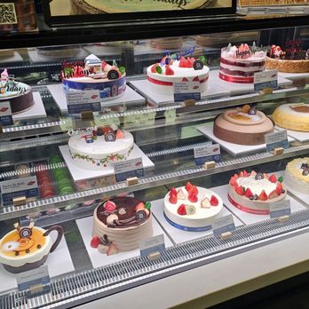 Paris Baguette - Whole cakes - Bakeries Near Me - Dearborn, Michigan