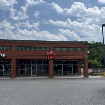 Bon Temps - The strip mall where the restaurant is located - Caribbean Near Me - Richmond, Virginia