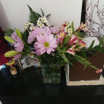 Avas Flowers - This is not an $82 arrangement, pathetic - Florists Near Me