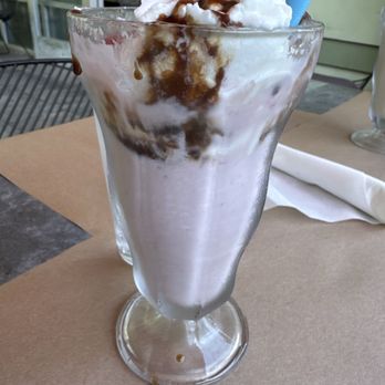 Pono Burger - Strawberry milkshake with hot fudge - Burgers Near Me - Santa Monica, California Pono Burger - Strawberry milkshake with hot fudge - Burgers Near Me - Santa Monica, California