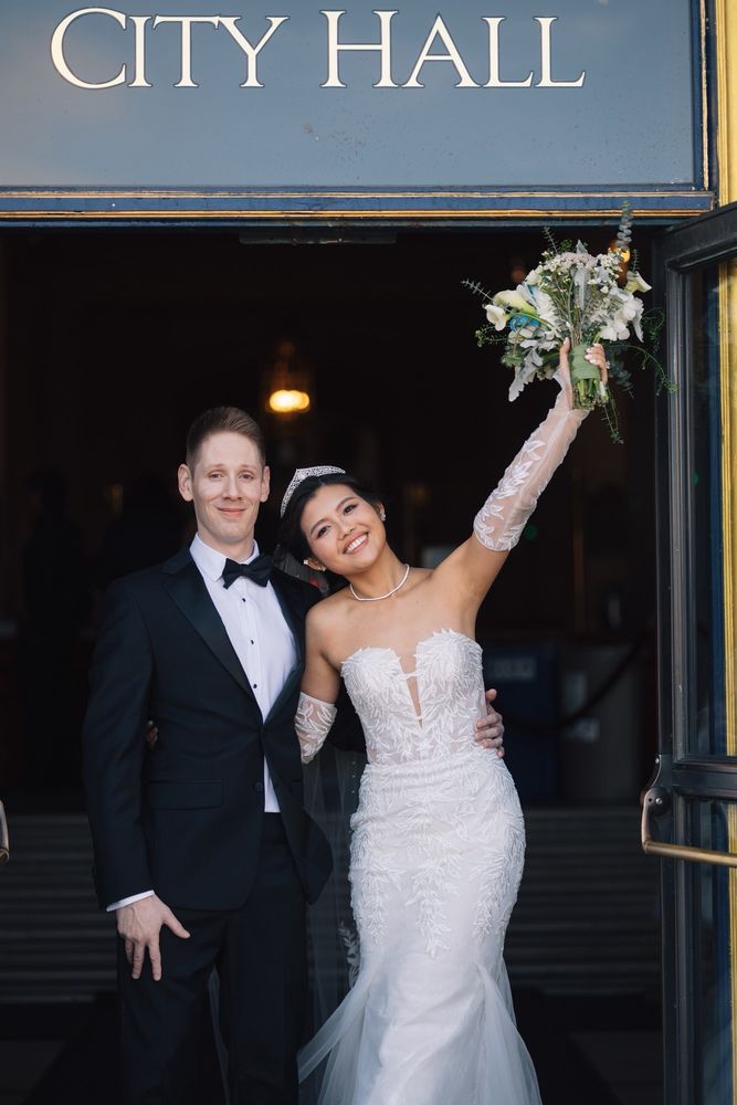 Emily Wu Makeup & Hair Studio Logo