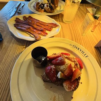 The Oakville Grill & Cellar - brioche french toast - American Near Me - Chicago, Illinois The Oakville Grill & Cellar - brioche french toast - American Near Me - Chicago, Illinois