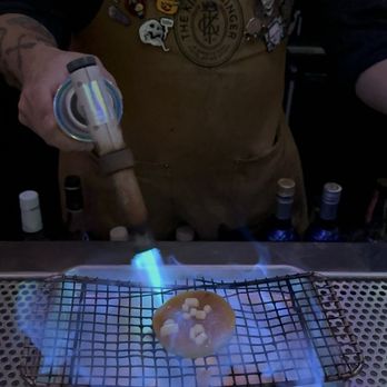 Oak & Ivy - Caramelizing the apple - IG @bougiefoodieboi - Cocktail Bars Near Me - Las Vegas, Nevada