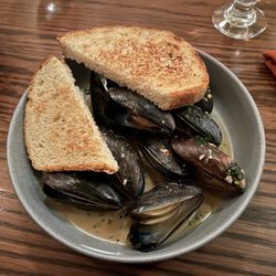 Laura Lee's - Steamed Mussels
