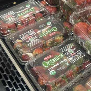H-E-B - Moldy organic strawberries. - Grocery Near Me - Allen, Texas