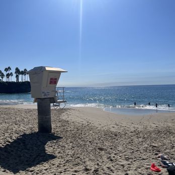Crescent Bay Beach - Elevated Lifeguard tower - Beaches Near Me - Laguna Beach, California