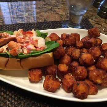 ArtBar Cambridge - Lobster roll with sweet potato tater tots - New American Near Me - Cambridge, Massachusetts ArtBar Cambridge - Lobster roll with sweet potato tater tots - New American Near Me - Cambridge, Massachusetts