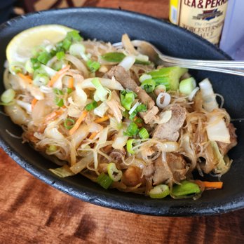 Max’s Restaurant - Chicago - Pancit bihon - Filipino Near Me - Chicago, Illinois