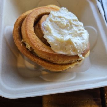 Kihei Caffe Lahaina - Cinnamon Bun - Breakfast & Brunch Near Me - Lahaina, Hawaii Kihei Caffe Lahaina - Cinnamon Bun - Breakfast & Brunch Near Me - Lahaina, Hawaii