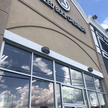 Buzzed Bull Creamery - Desserts Near Me - Pigeon Forge, Tennessee