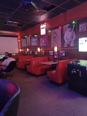 Alex's Tavern by null