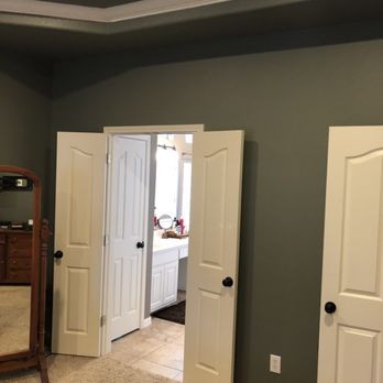 Summit Painting - We painted the trayed ceiling, doors, crown molding, baseboards and the walls. - Painters Near Me - Austin, Texas Summit Painting - We painted the trayed ceiling, doors, crown molding, baseboards and the walls. - Painters Near Me - Austin, Texas