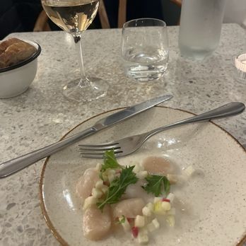 Les Résistants - Scallop ceviche with kohlrabi and radishes. - French Near Me - Paris, 75
