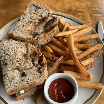 Lilian's - Grilled chicken sandwich - Seafood Near Me - Rancho Santa Fe, California Lilian's - Grilled chicken sandwich - Seafood Near Me - Rancho Santa Fe, California
