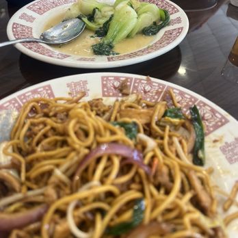 Hong Kong Alleys Kitchen - Chicken lo mein - Cantonese Near Me - Orlando, Florida