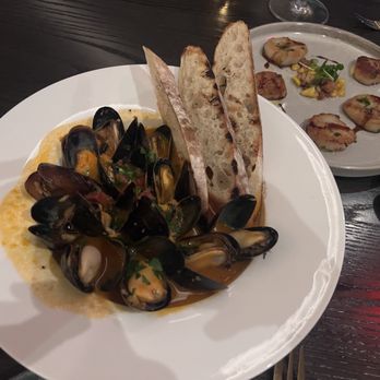 Gordon Ramsay Hell's Kitchen - Mussels app and scallops - New American Near Me - Miami, Florida Gordon Ramsay Hell's Kitchen - Mussels app and scallops - New American Near Me - Miami, Florida