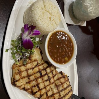 Dos Bocas Restaurant - Pollo a la plancha con arroz y habichuelas - Puerto Rican Near Me - Kissimmee, Florida