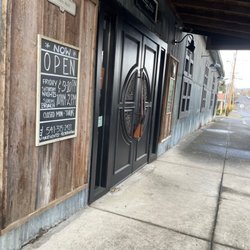 Turkey Hall - It's Perfect a downtown location.  Great dinning on Friday, Saturday, and Sunday.