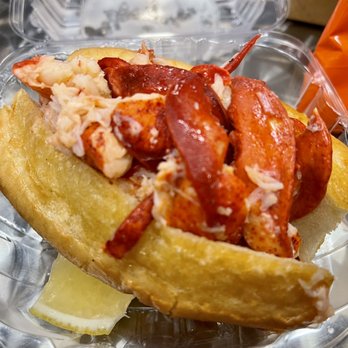 Fat Cheeks Hawaii - garlic herb butter lobster roll - Sandwiches Near Me - Honolulu, Hawaii Fat Cheeks Hawaii - garlic herb butter lobster roll - Sandwiches Near Me - Honolulu, Hawaii