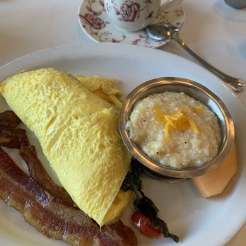 The Riverdale Inn - Veggie omelette with side of cheese grits - Bed & Breakfast Near Me - Jacksonville, Florida The Riverdale Inn - Veggie omelette with side of cheese grits - Bed & Breakfast Near Me - Jacksonville, Florida