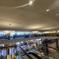 Barnes & Noble - Escalator well, Barnes & Noble Asheville Mall