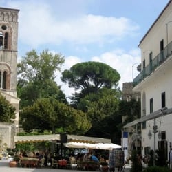 Albergo Garden - View of the Ravello square from the hotel entrance