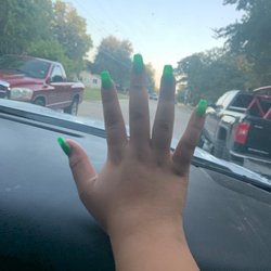 Marvy Nail Salon - OMG! I don't know why in the world there are horrible Reviews I am highly impressed