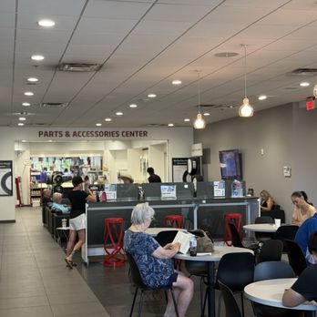 Horne Kia - Lounge. - Car Dealers Near Me - Gilbert, Arizona