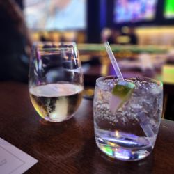 The Sportsbar LIVE! At Rogers Arena - Gin & tonic and a white wine