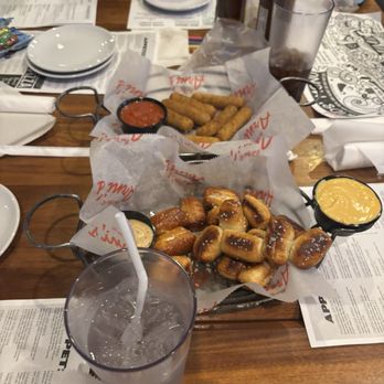 Arni's - Brownsburg - Mozzarella sticks and pretzel bites - American Near Me - Brownsburg, Indiana