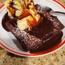 Oggi's Sports | Brewhouse |Pizza - That chocolate ganache!